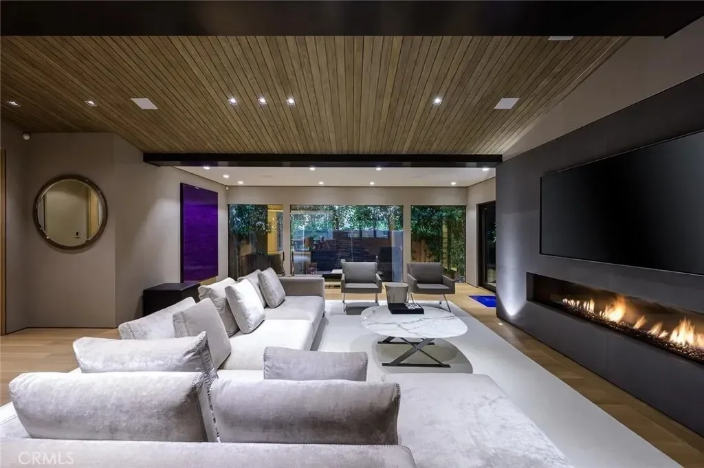 8808 Thrasher Avenue, Los Angeles, California, United States. - Photo 7