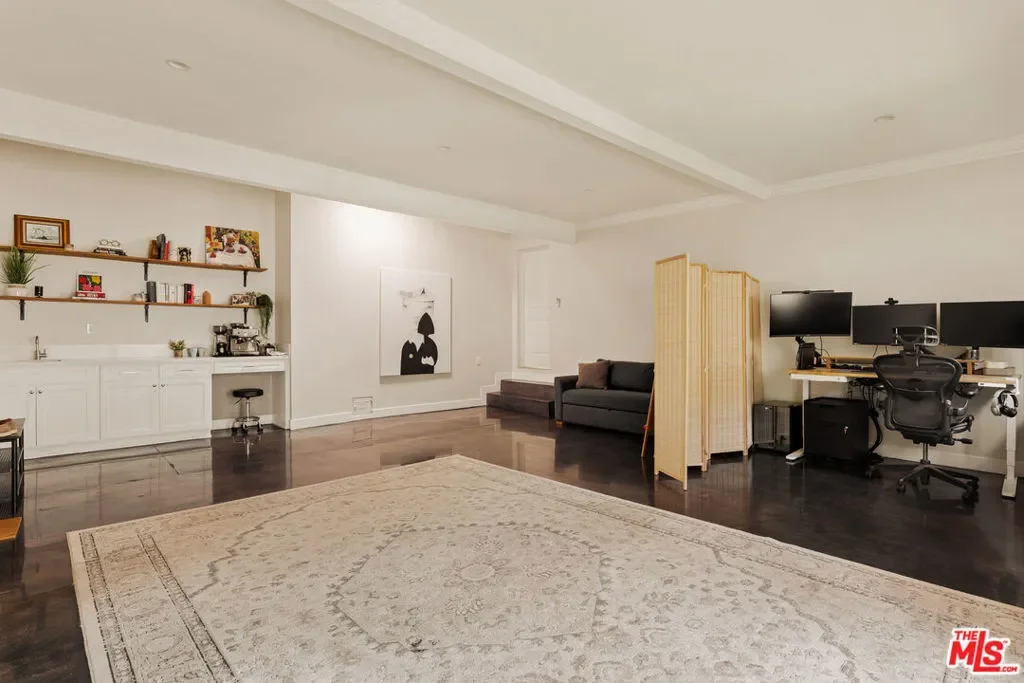 6448 Peach Avenue, Los Angeles, California, United States. - Photo 17