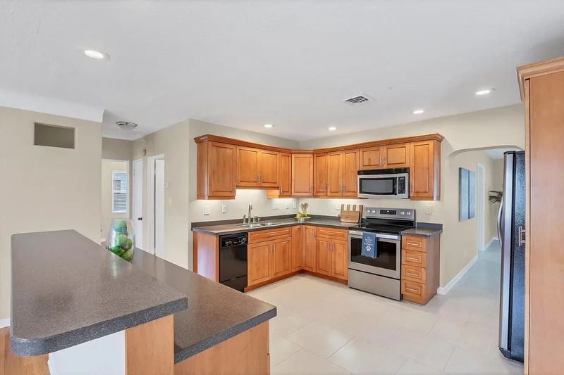 2736 45th Way N, St Petersburg, FL 33713, St. Petersburg, Florida, United States. - Photo 17