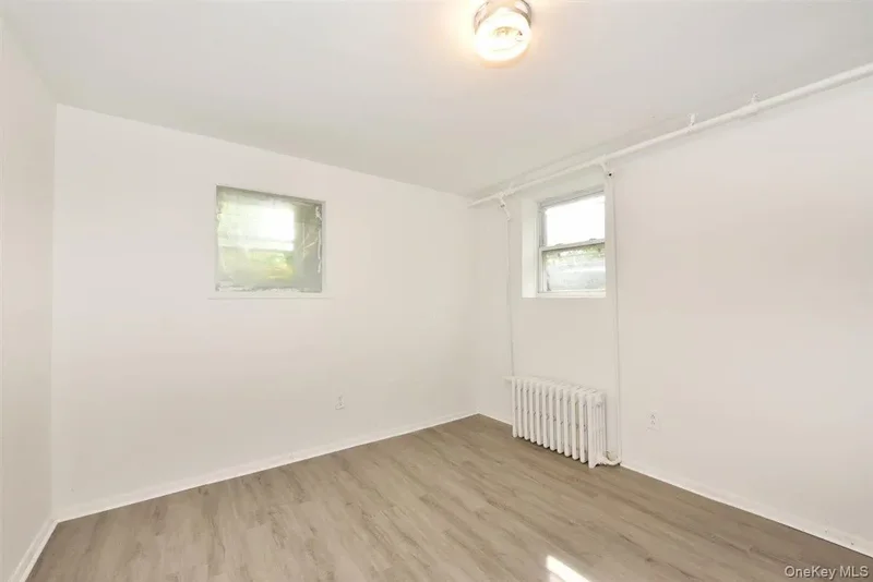 106 Grandview Avenue, Great Neck, NY 11020, Great Neck, New York, United States. - Photo 19