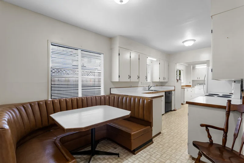 260 W 21st Street, North Vancouver, BC V7M 1Z4, North Vancouver, British Columbia, Canada. - Photo 3