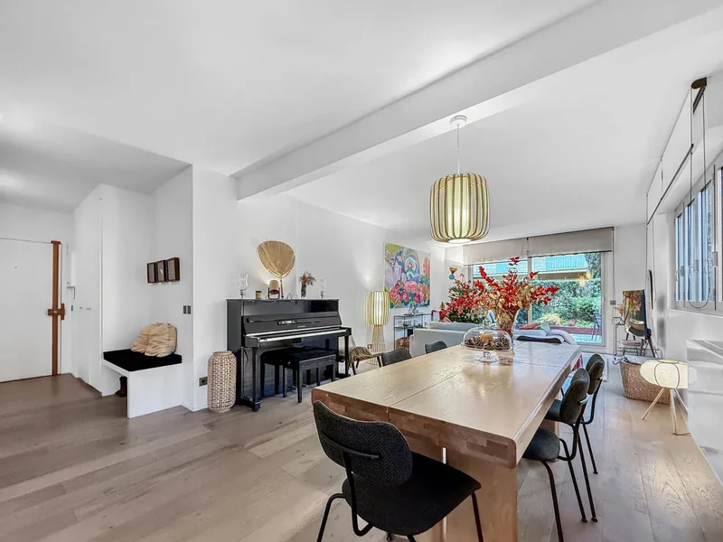 Neuilly-sur-Seine, J 92200, Neuilly-sur-Seine, Île-de-France, France. - Photo 1