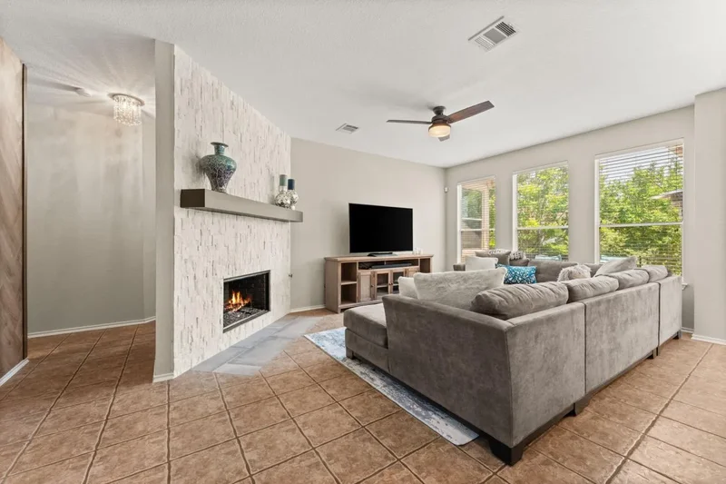 31 Cypress Knee Lane, The Hills, Texas, United States. - Photo 8