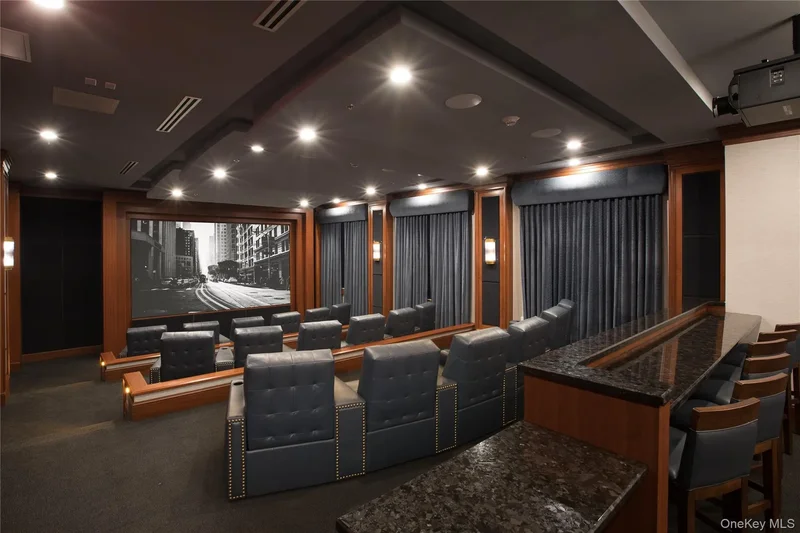 3000 Royal Court, Manhasset, New York, United States. - Photo 15