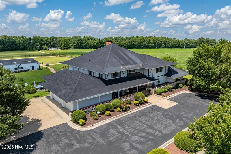 410 E Barefoot Road, Newton Grove, North Carolina, United States. - Photo 14