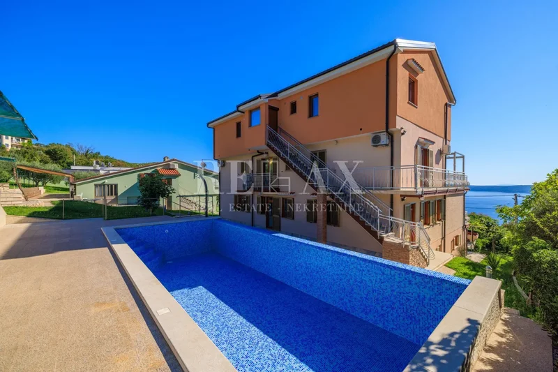 Crikvenica - spacious property with swimming pool