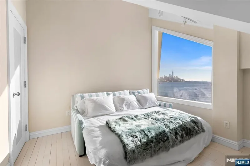 600 Harbor Boulevard 1079-81, Weehawken, NJ 07086, Weehawken, New Jersey, United States. - Photo 18