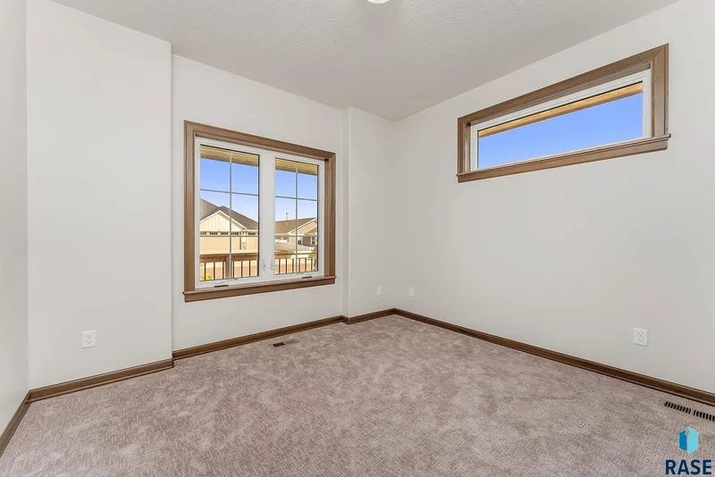 8125 E Norway Pine Trl, Sioux Falls, SD 57110, Sioux Falls, South Dakota, United States. - Photo 18