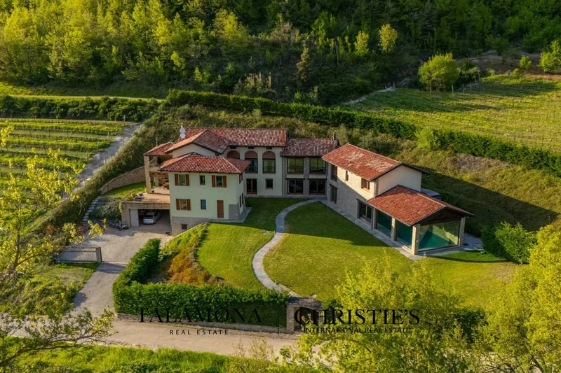 Serravalle Langhe, Piedmont, Italy. - Photo 8