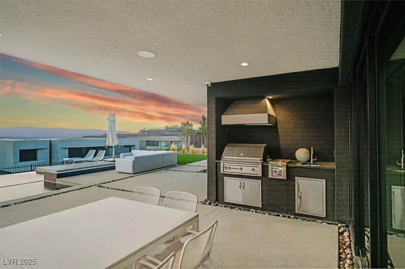 807 Magnum Cliff Court, Henderson, Nevada, United States. - Photo 13