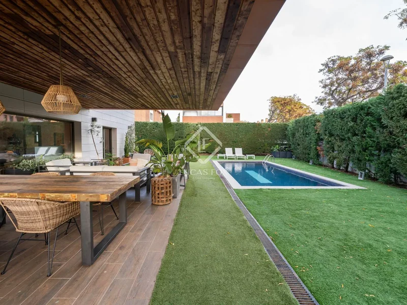 Mirasol House / Villa