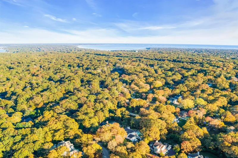 19 Bay Woods Dr, Hampton Bays, New York, United States. - Photo 30