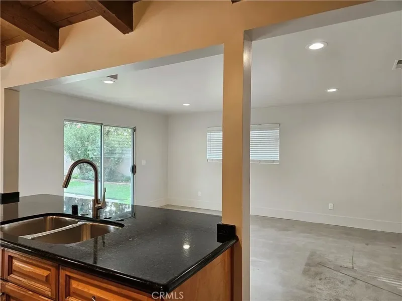 17530 Tuba Street, Los Angeles, California, United States. - Photo 17