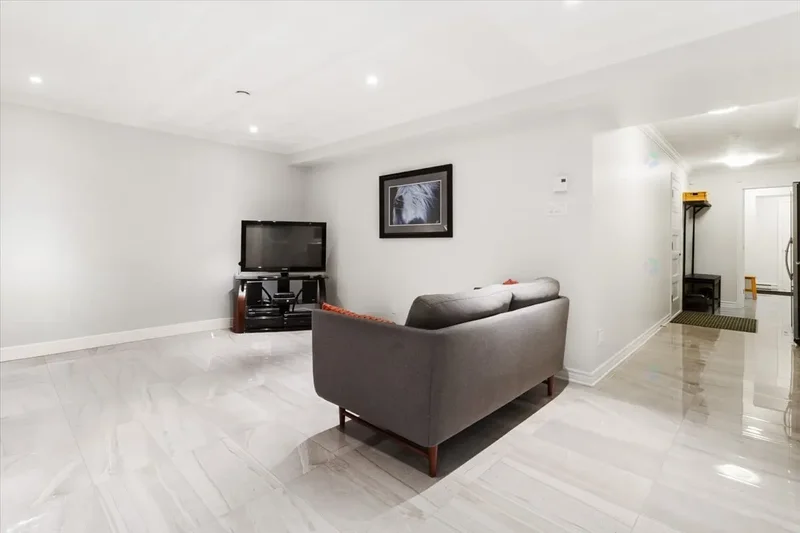 11537 Av. Fernand-Gauthier, Montreal, Quebec, Canada. - Photo 24