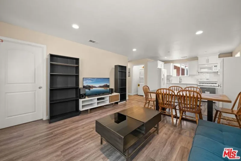 1325 W 37th Place, Los Angeles, California, United States. - Photo 20