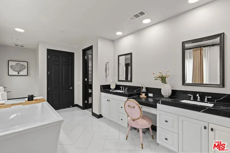 55 Suede, Irvine, California, United States. - Photo 36