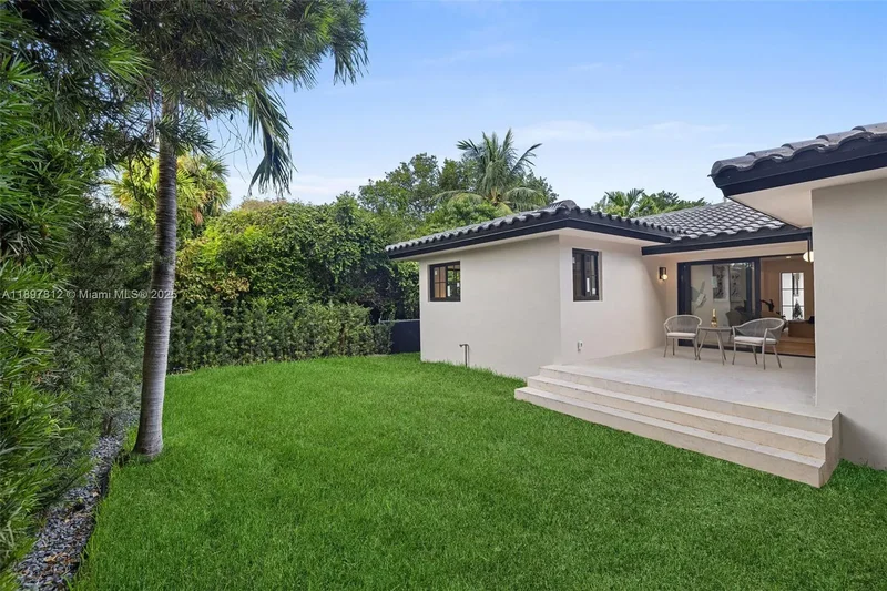 8858 Garland Ave, Bal Harbour, Florida, United States. - Photo 32