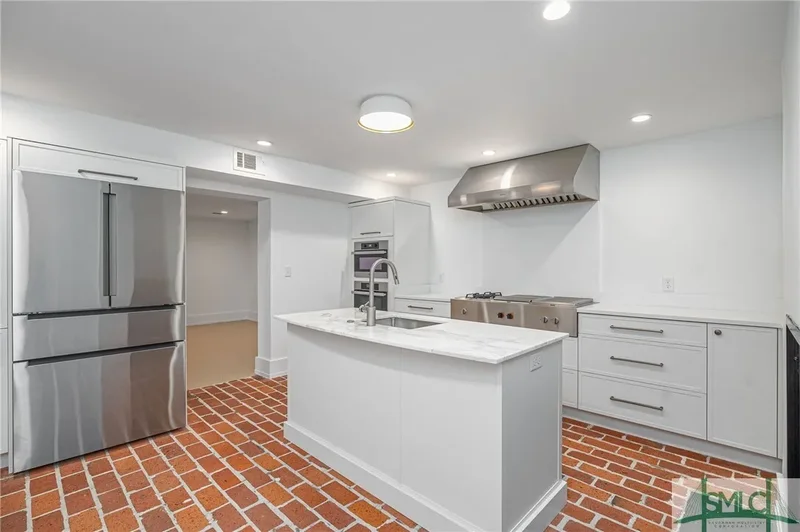 228 E Oglethorpe Avenue, Savannah, Georgia, United States. - Photo 34