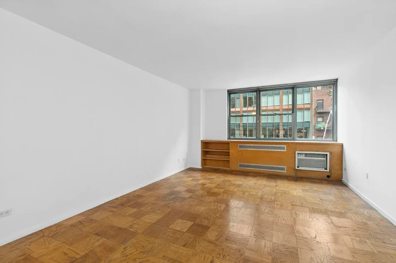 GRAMERCY PARK SOUTH, New York, New York, United States. - Photo 4