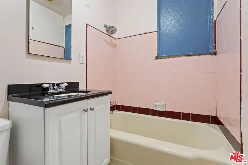 4373 Mcconnell Boulevard, Los Angeles, California, United States. - Photo 13