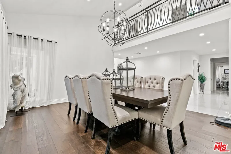 2427 Flintridge Drive, Glendale, California, United States. - Photo 22
