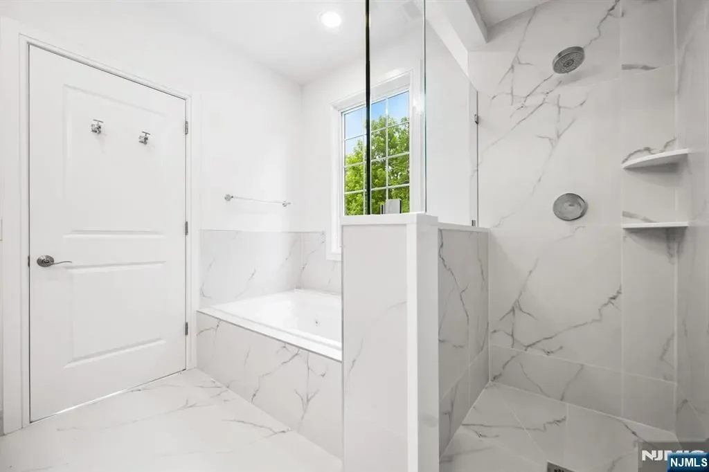 11 Gabriel Court #11, Paramus, New Jersey, United States. - Photo 3