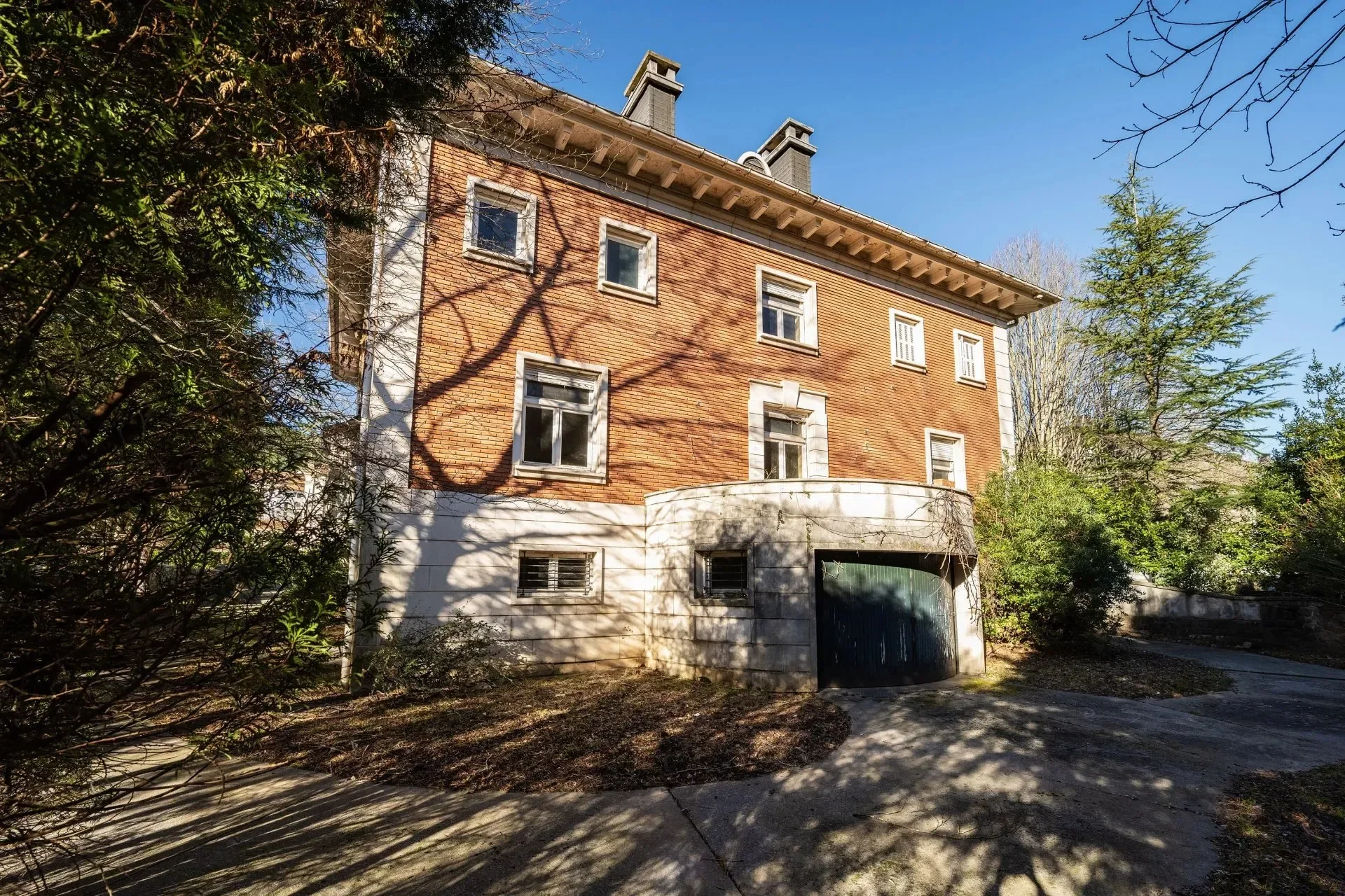 Exterior photo 3