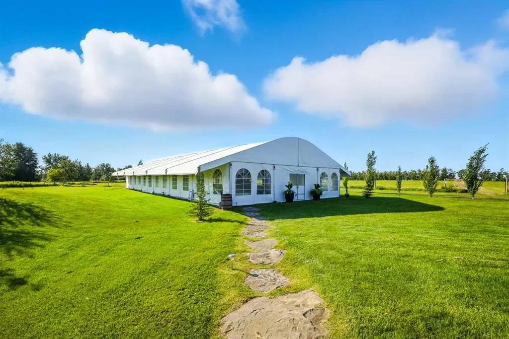 Exterior photo 10