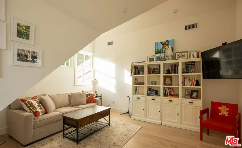 1614 N Fairfax Avenue, Los Angeles, California, United States. - Photo 14
