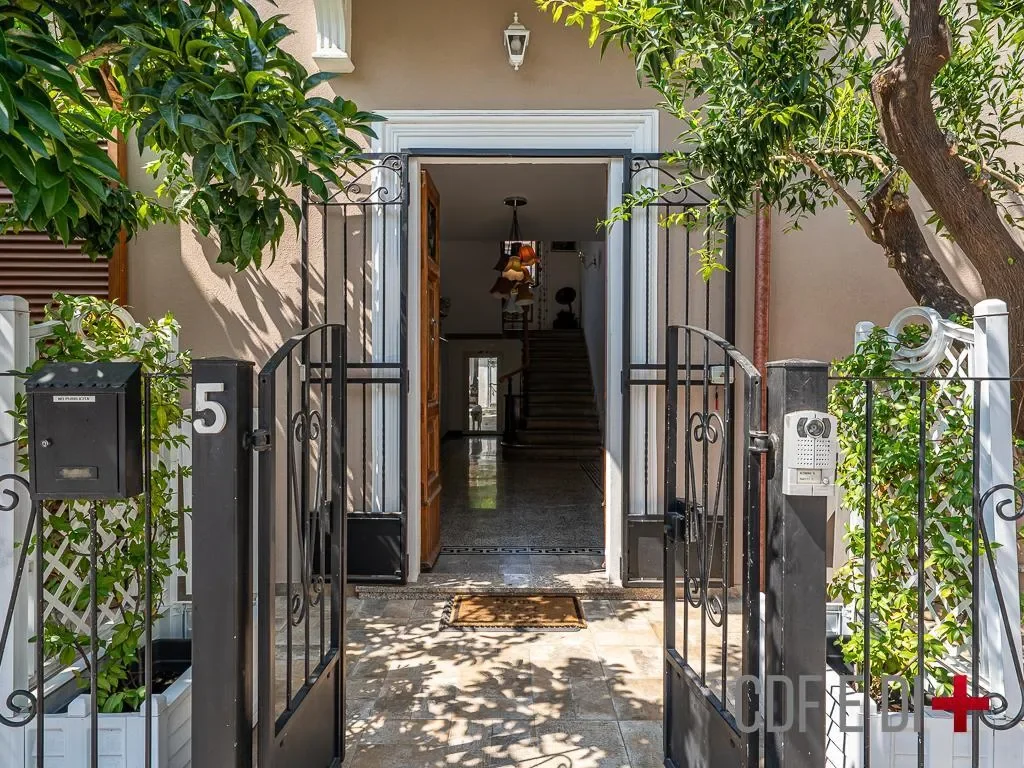 Exterior photo 2