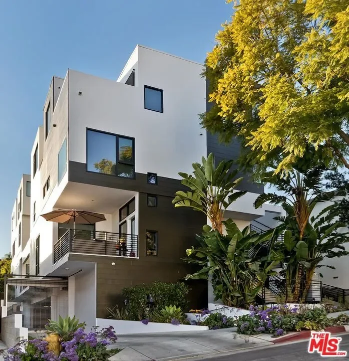 1223 Larrabee Street 1, Los Angeles, California, United States. - Photo 19