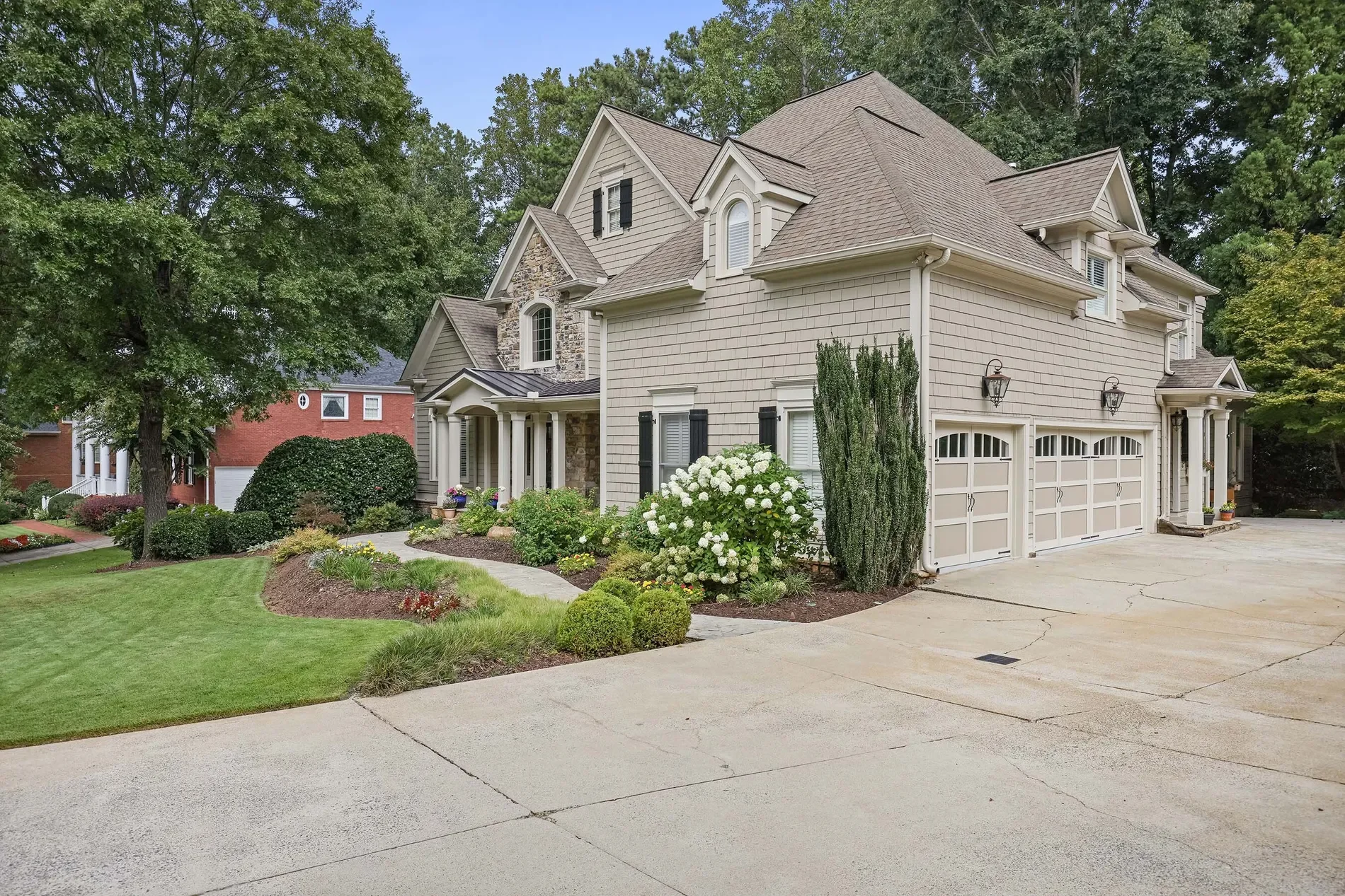 Exterior photo 4