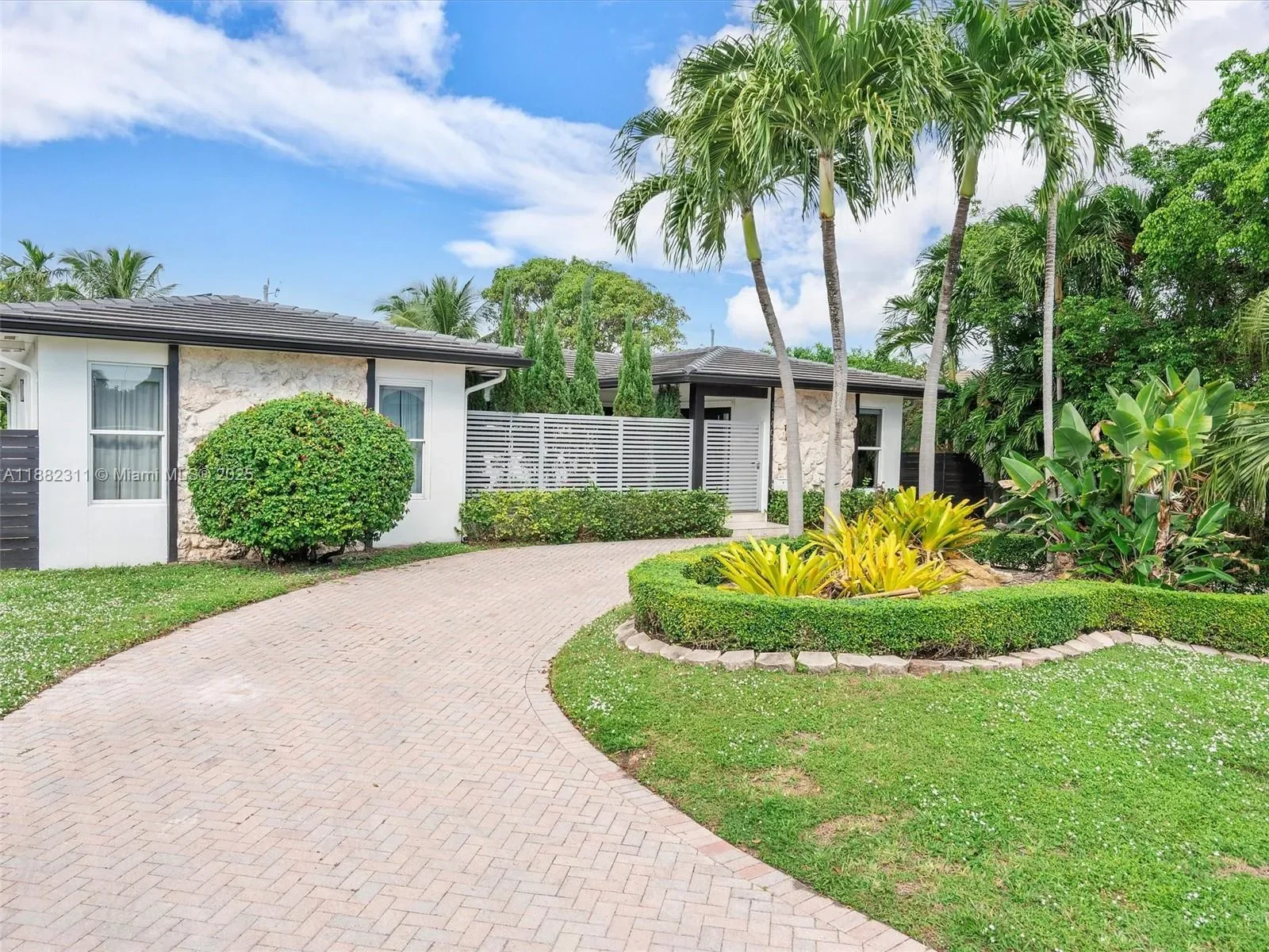 11407 N Bayshore Dr, North Miami, FL 33181, North Miami Beach, Florida, United States. - Photo 31