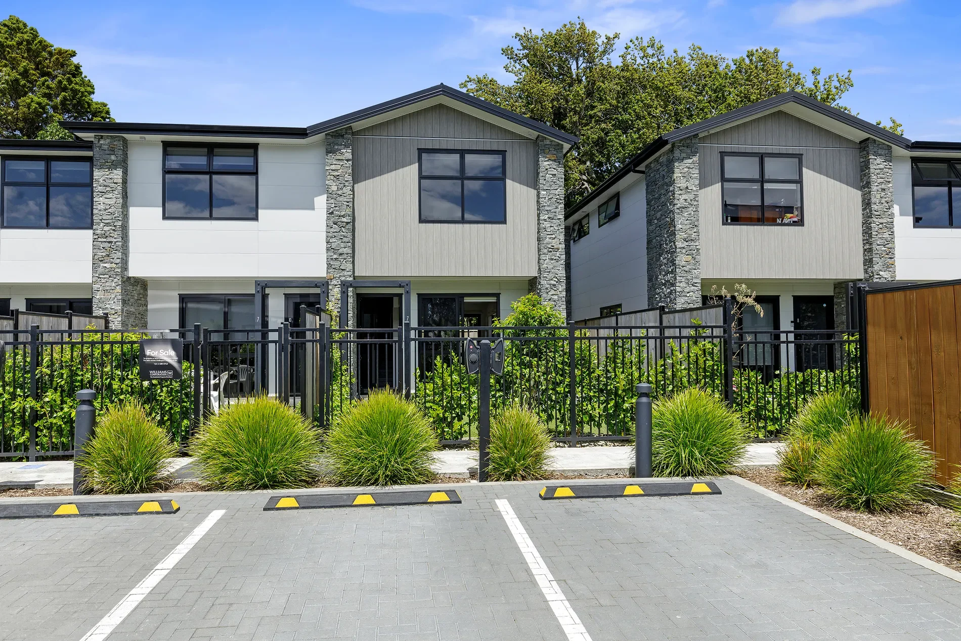 Exterior photo 3