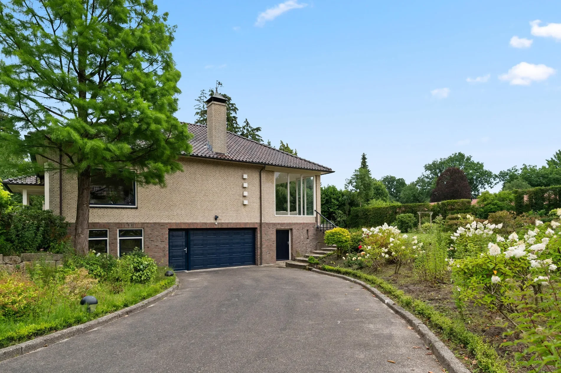 Exterior photo 10