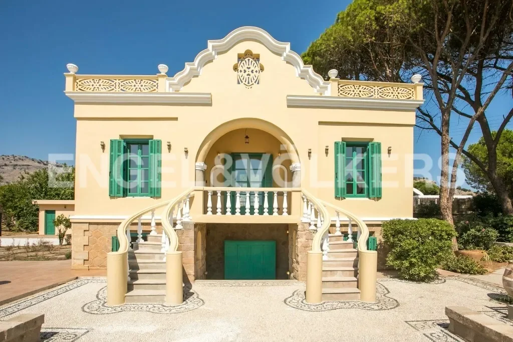 Exterior photo 4