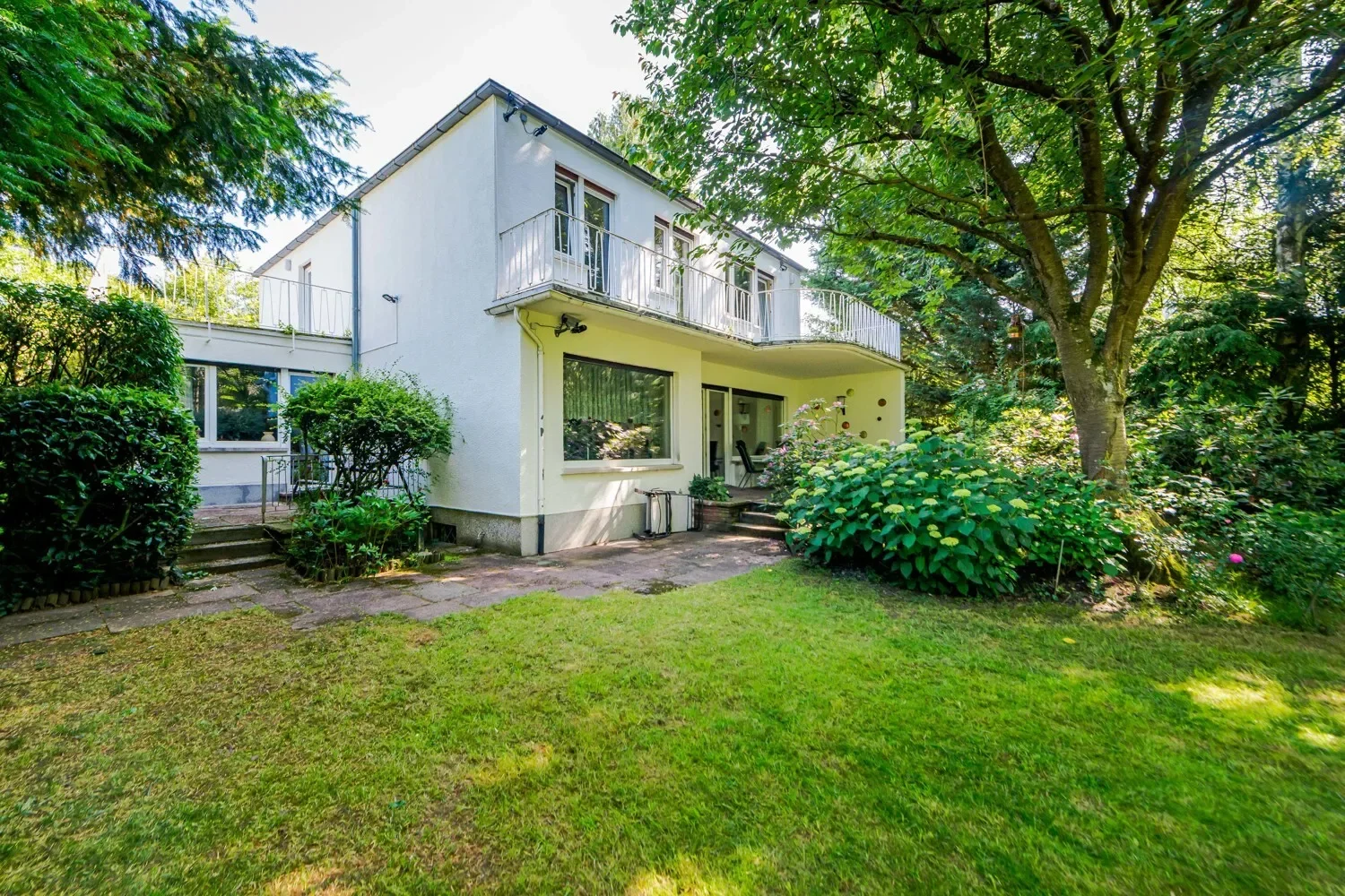 Exterior photo 5