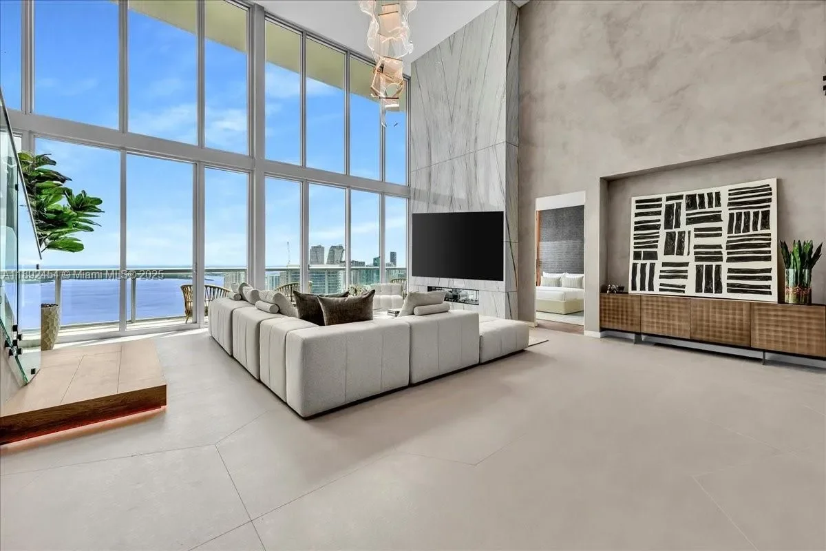 888 Biscayne Blvd #PH 5704, Miami, FL 33132, Miami, Florida, United States. - Photo 53