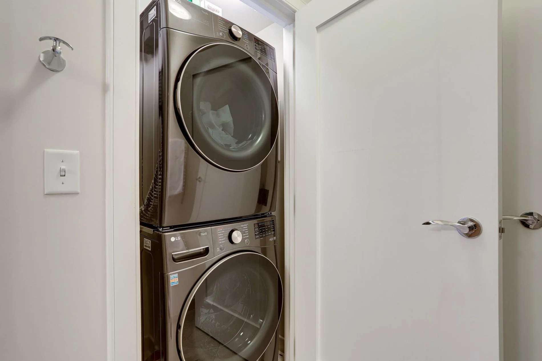 1111 19th Street N Unit# 1706, Arlington, VA 22209, Arlington, Virginia, United States. - Photo 1