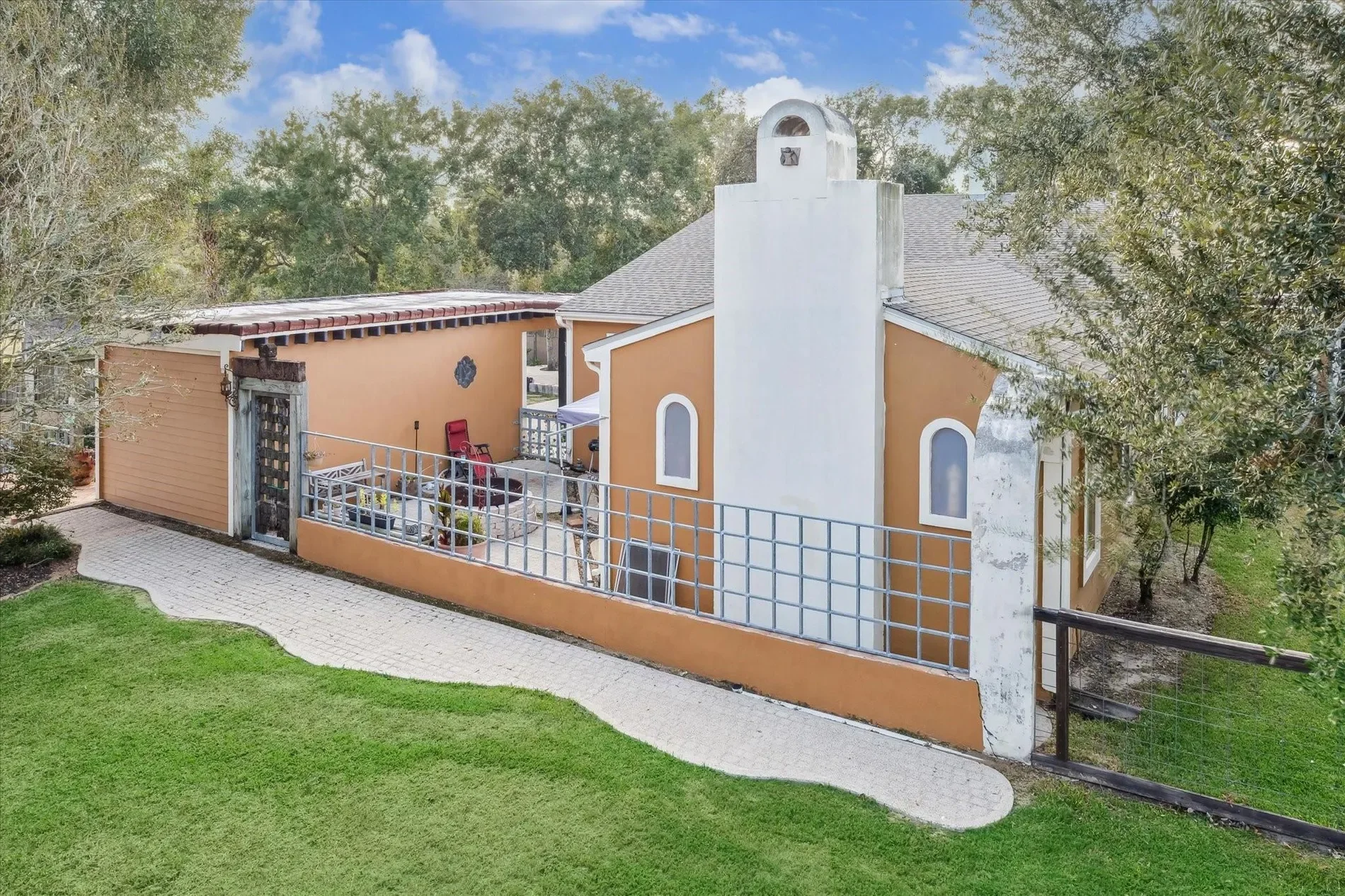 614 Pine Gully Road, Seabrook, Texas, United States. - Photo 3