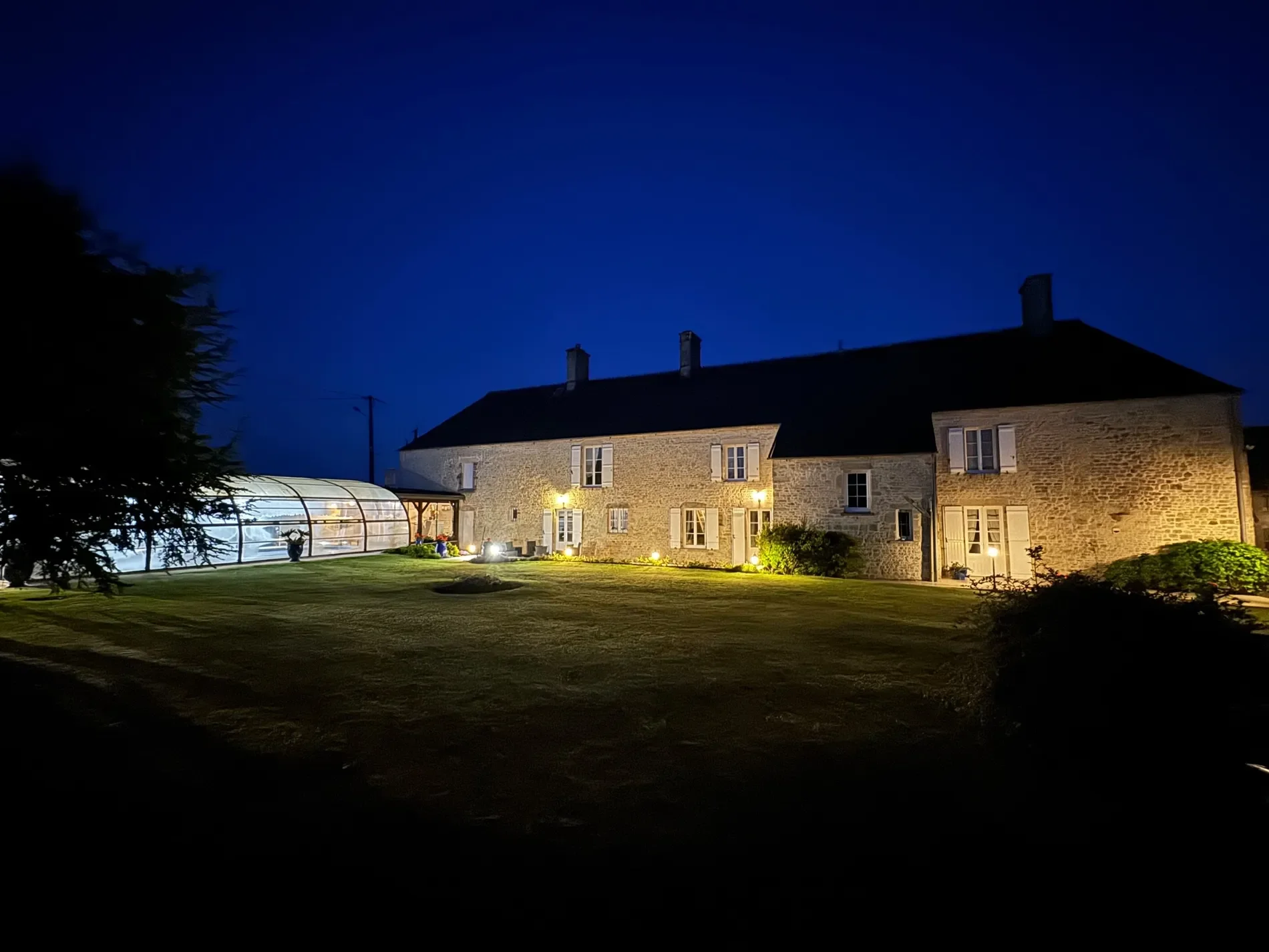 Exterior photo 2