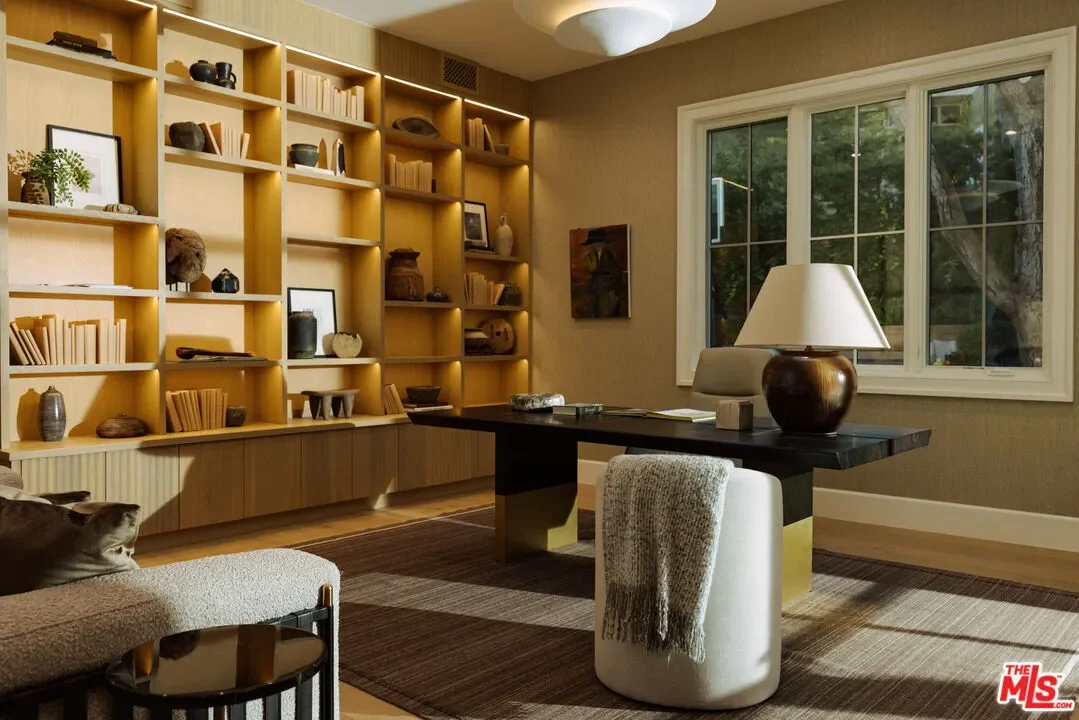 1682 San Onofre Dr, Los Angeles, California, United States. - Photo 17
