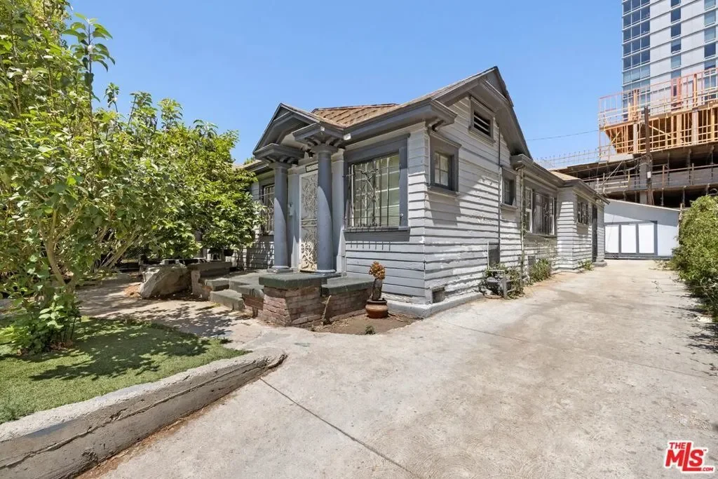 1516 La Baig Avenue, Los Angeles, California, United States. - Photo 6
