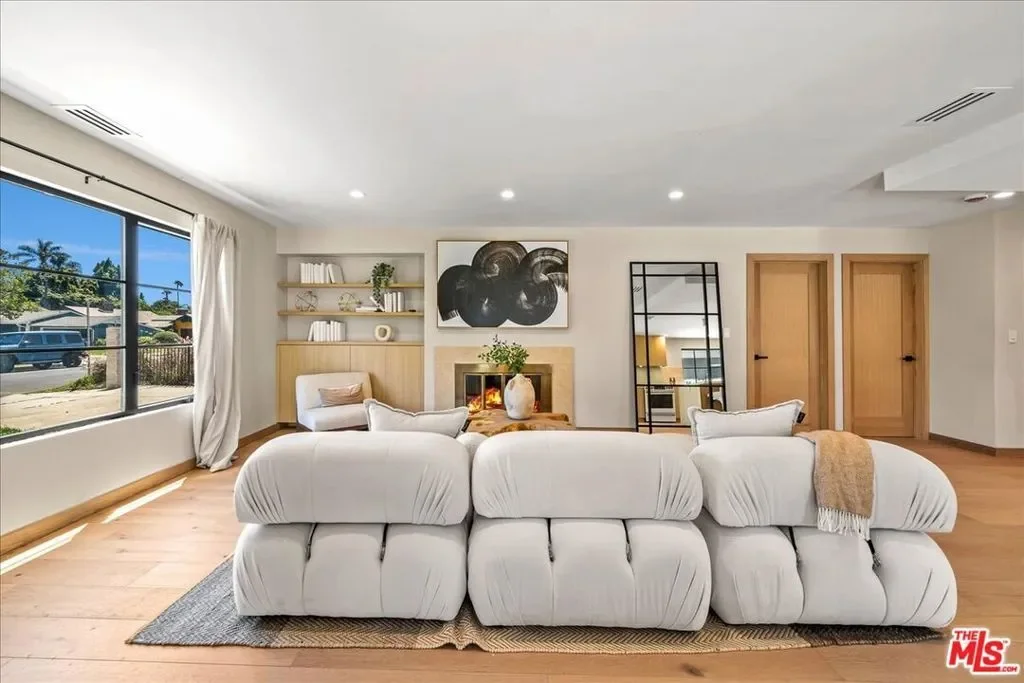 14537 Hesby Street, Los Angeles, California, United States. - Photo 15