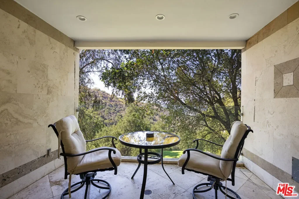 13355 Mulholland Drive, Beverly Hills, California, United States. - Photo 27
