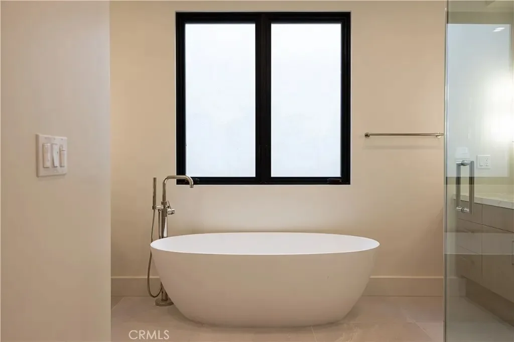 404 16th Street, Manhattan Beach, California, United States. - Photo 11