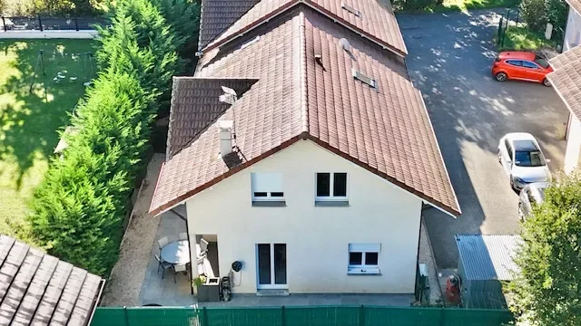 Exterior photo 6