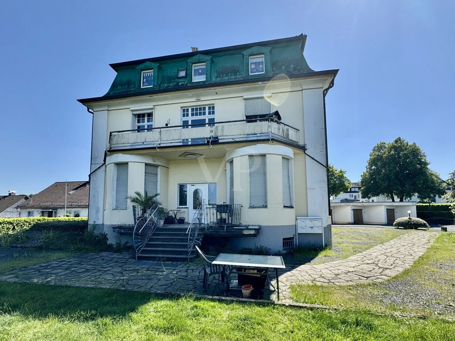 Exterior photo 3