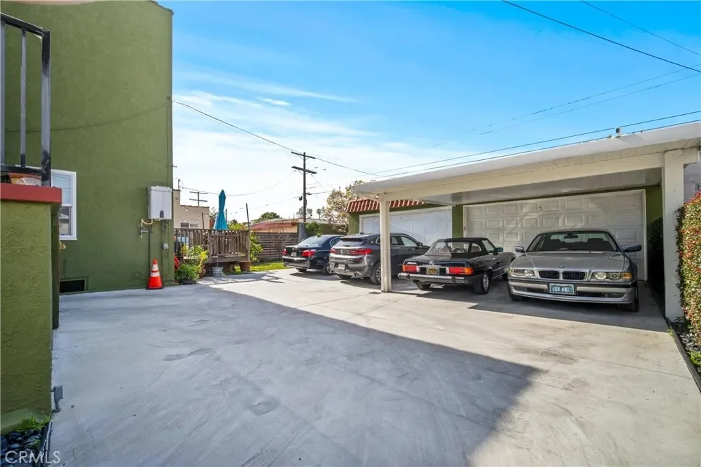 Exterior photo 5