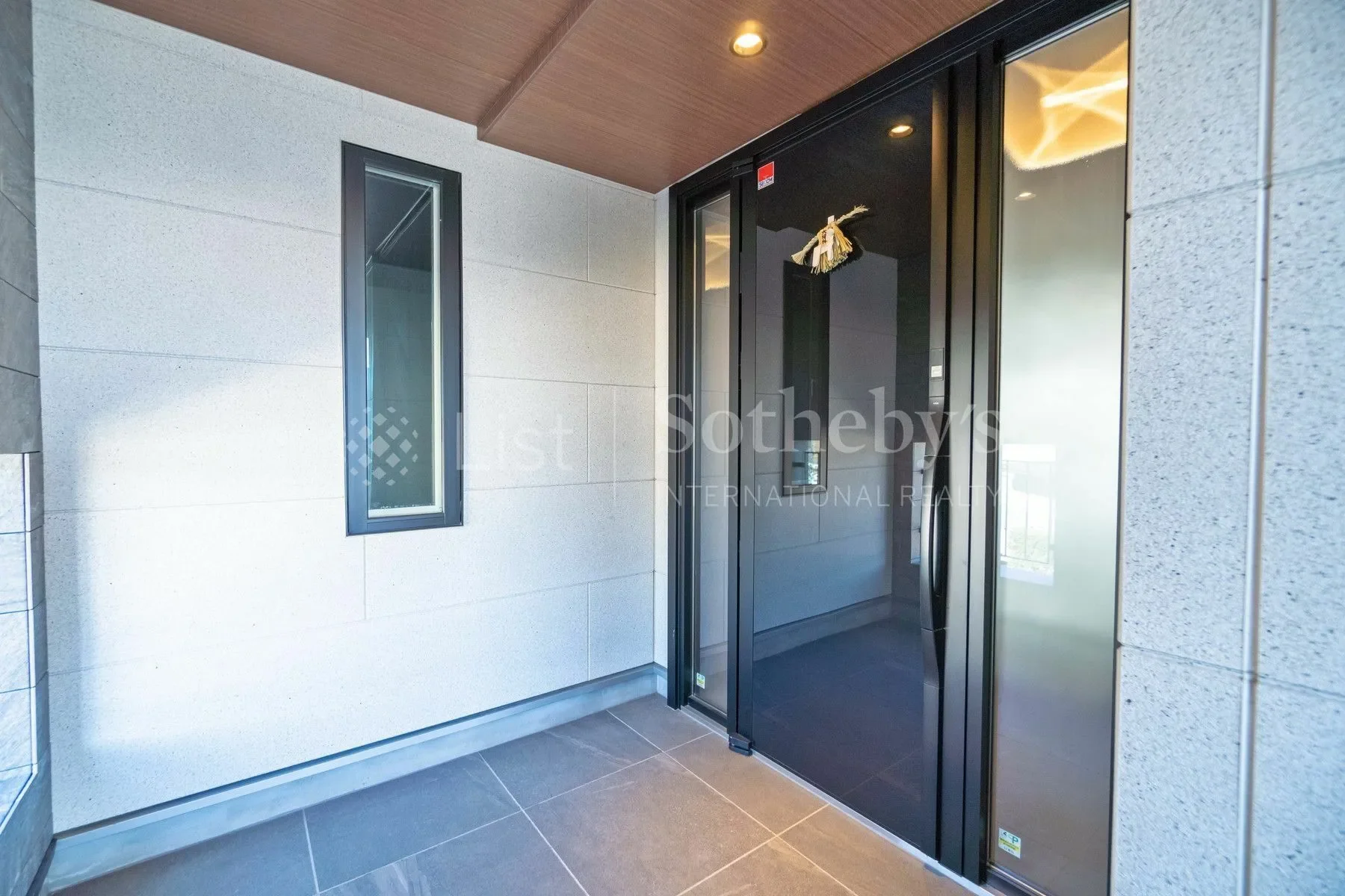 Exterior photo 4